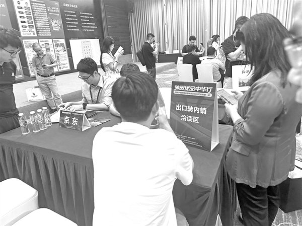 杨方配资 从“救急”转向常态化运营 外贸企业转内销逐见成效
